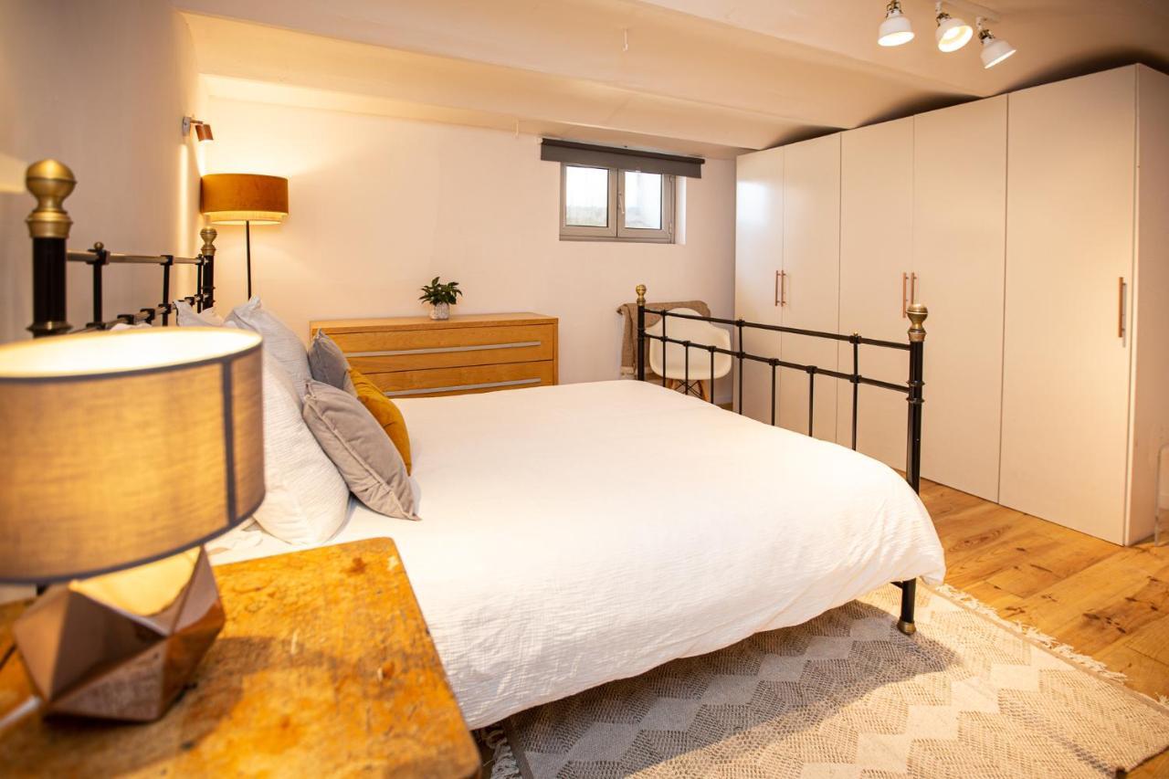 Beautiful Converted One Bedroom Apartment *